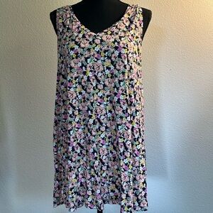 Sleeveless floral V neck T shirt​